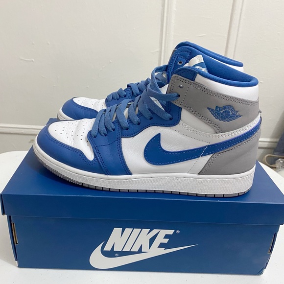 Nike Air Jordan 1 High OG - Picture 2 of 4